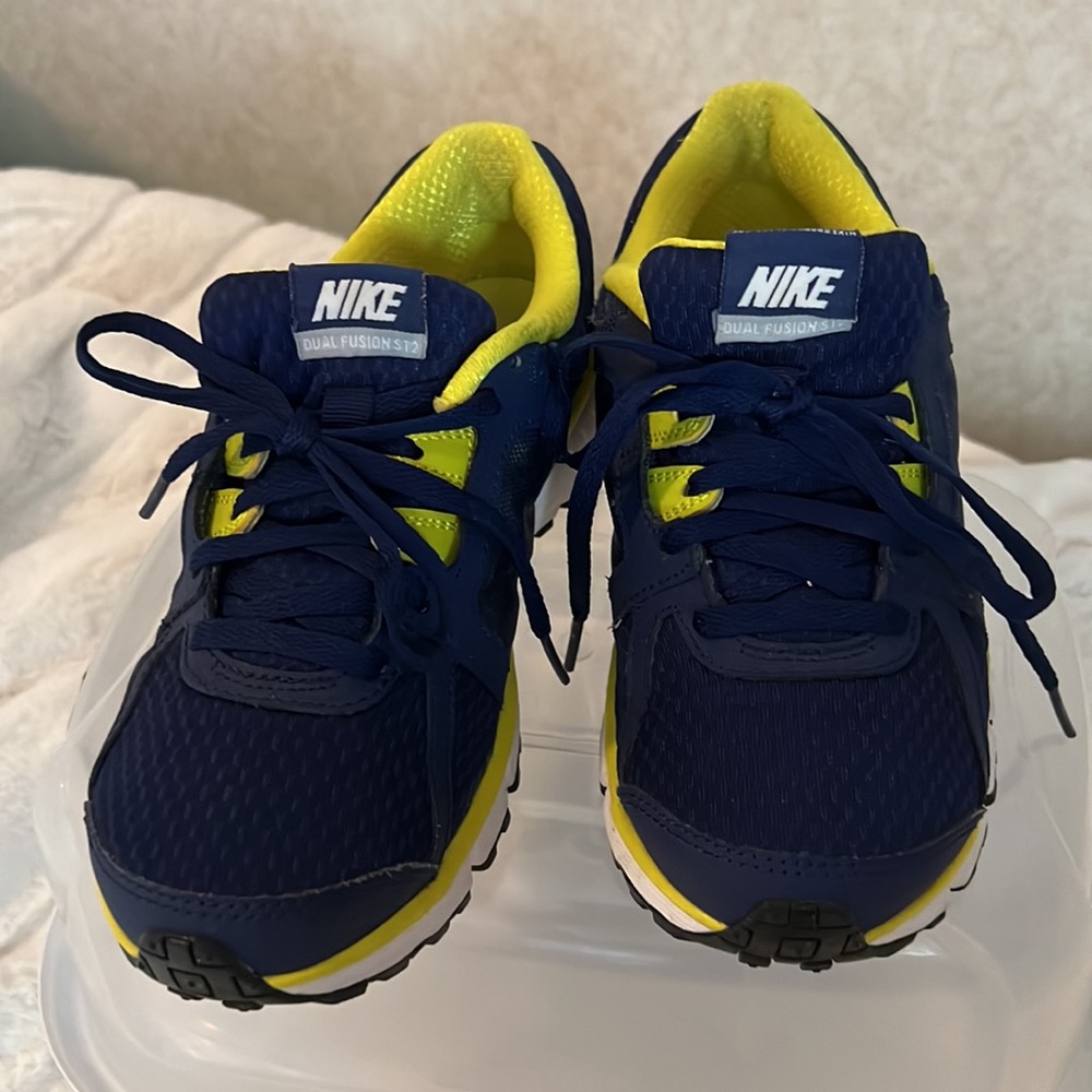 Nike - Picture 3 of 4
